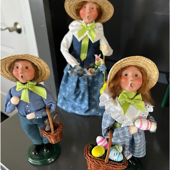 Byers Choice Other Easter Retired Byers Carolers Girl Only Remains